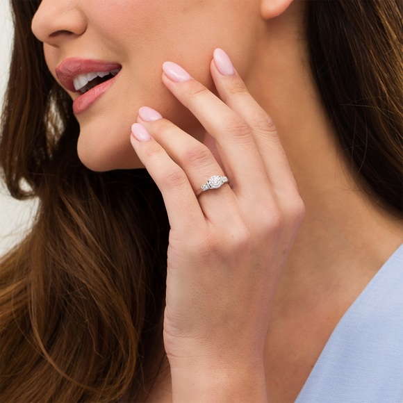 Stunning 0.25 CT Diamond Engagement Ring 10K White Gold - Picture 3 of 6